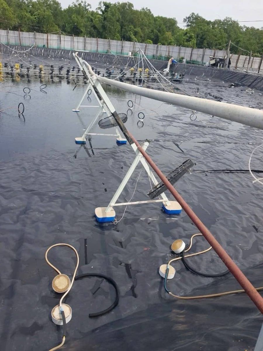 Giá chữ A composite đỡ ống dẫn khí trong ao lót bạt