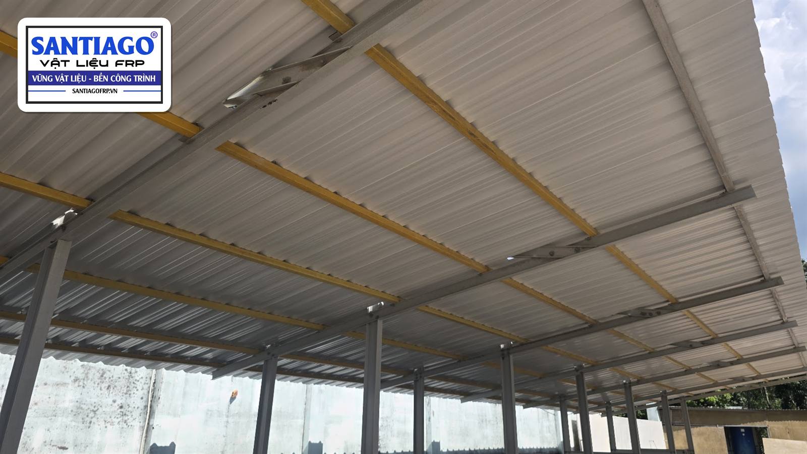Hàng xà gồ composite trên khung kèo thép