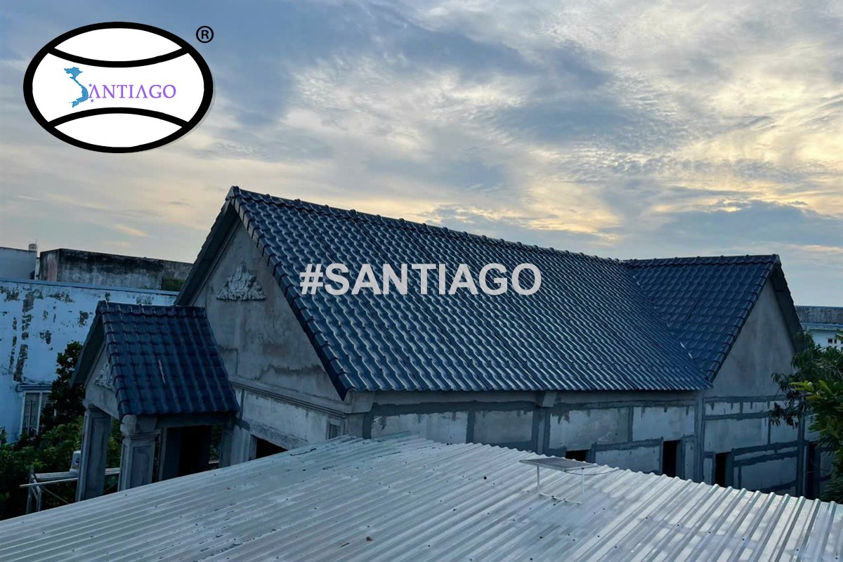 Mái ngói nhựa Santiago trên nhà ở mái dốc