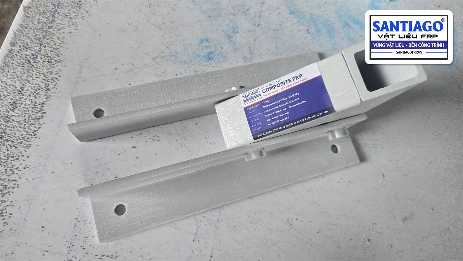 Bát góc FRP đã khoan lỗ cho xà gồ SF-80