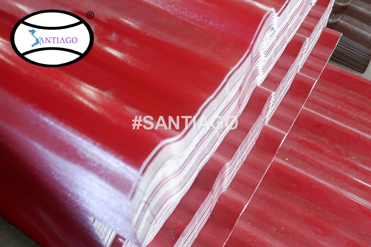 Tấm tôn nhựa PVC/ASA Santiago màu đỏ tại nhà máy