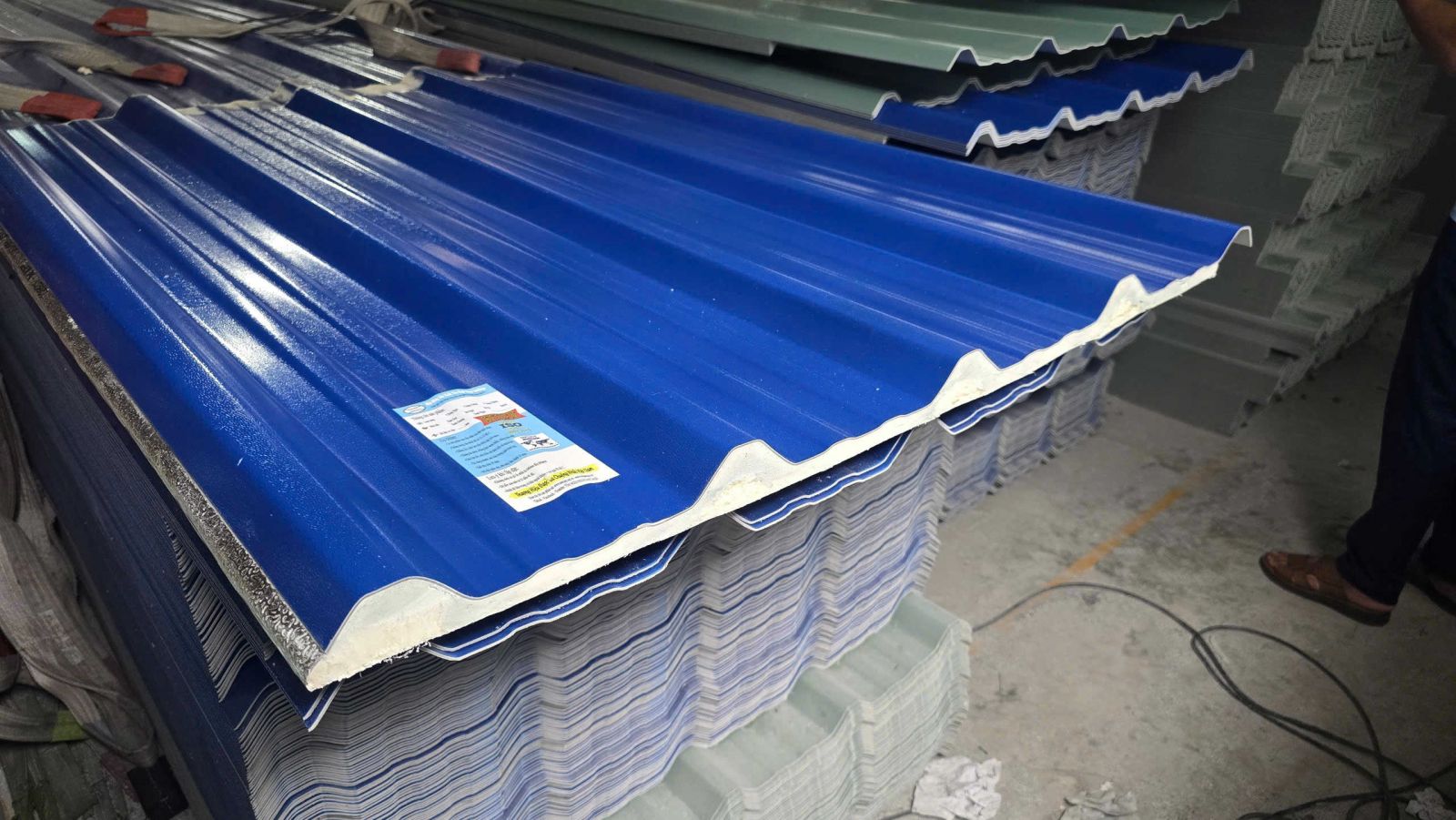 giá Tôn xốp cách nhiệt Santiago